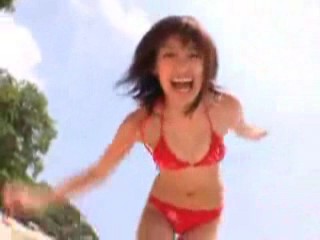 Yuumi Andou - ferdeszemű csaj bikiniben