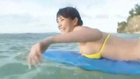 Nao Nagasawa - ferdeszemű csaj bikiniben