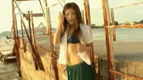 Yuika Hotta - japán csaj bikiniben